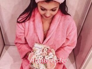 Annie_Astie