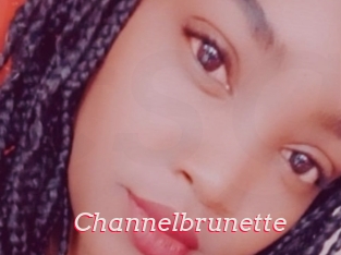 Channelbrunette