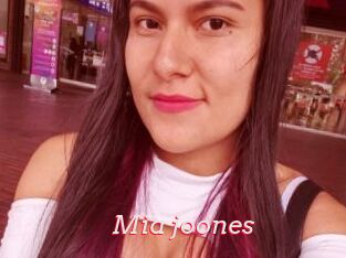 Mia_joones